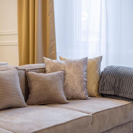 בודפשט Exclusive & Prestigious Central Residence W/ Balcony מראה חיצוני תמונה
