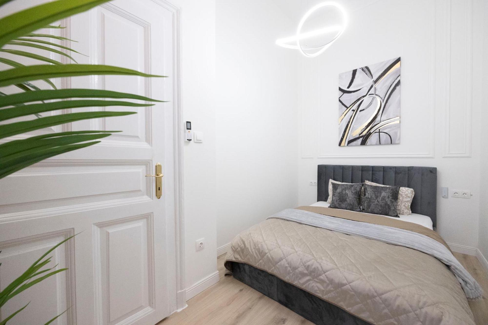 בודפשט Exclusive & Prestigious Central Residence W/ Balcony מראה חיצוני תמונה